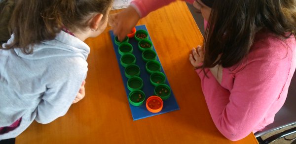  juegos de mesa con tapitas en Ribadesella 