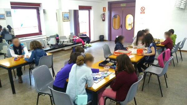  animación en la sala de juegos de mesa de la Casa del Mar de Ribadesella 